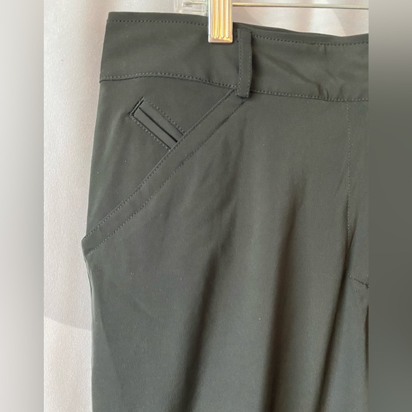 WOMEN’S NIKE GOLF PANTS, Cropped DRI-FIT UV size 12, Black NWOT - Picture 2 of 7